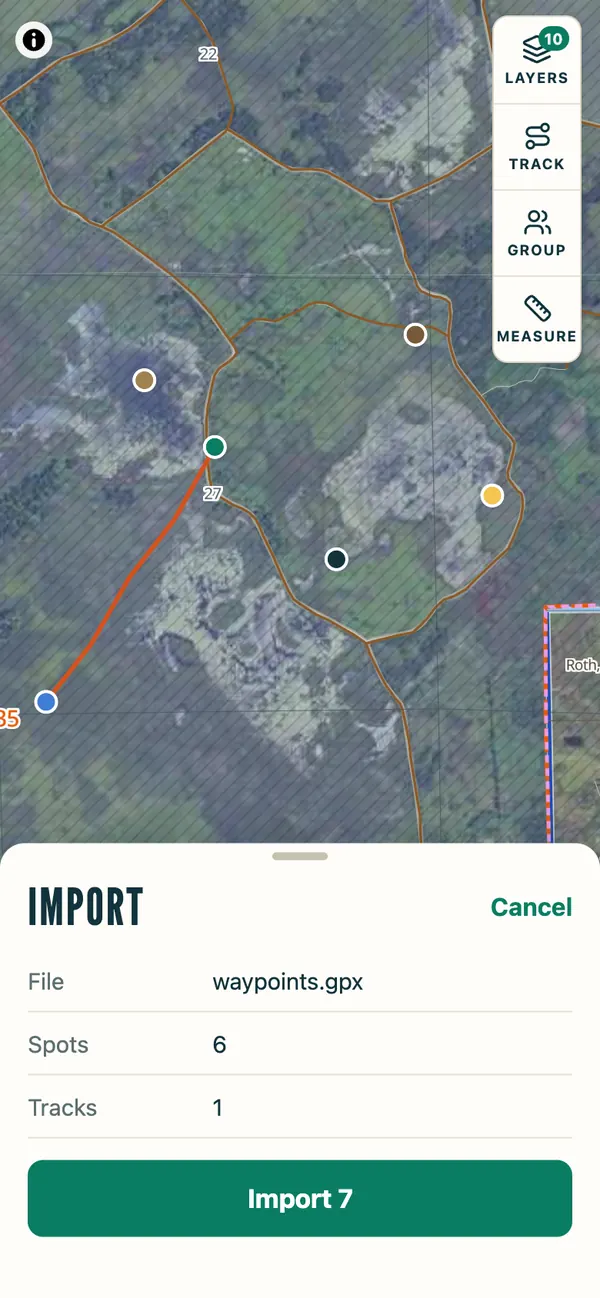 Hunt's import sheet over the map: waypoints.gpx, 6 spots, 1 track, and an Import 7 button; the spots and the track are drawn on the map